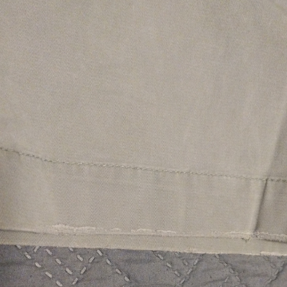American Eagle Outfitters Women's Light Gray Shorts With Pink Inside Lining​ - Picture 7 of 10